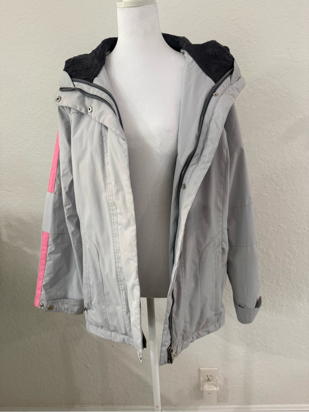 ZeroXposur Light Gray Ski Jacket with Pink Sleeve Stripe